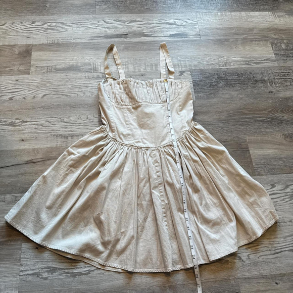 dresses - Picture 2 of 8